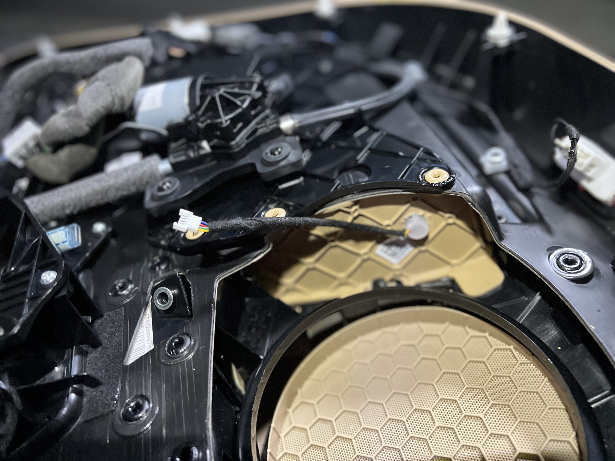 JAGUAR XJ (X351) Ambient (엠비언트) 설치 3 리어 도어 GRIP.News